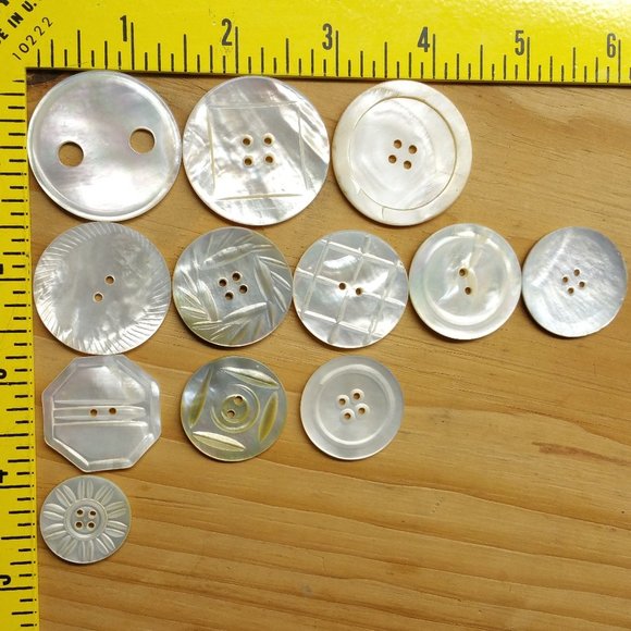 ANTIQUE Mother Of Pearl MOP Carved Button Lot - Picture 8 of 8